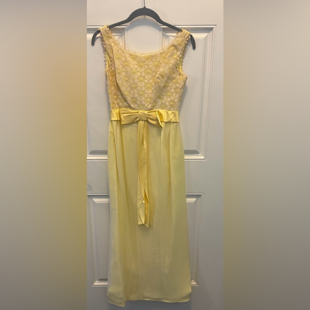 Vintage Butter Yellow w/Lace overlay On Top, Hess’s Depart Store, Prom 1960s
